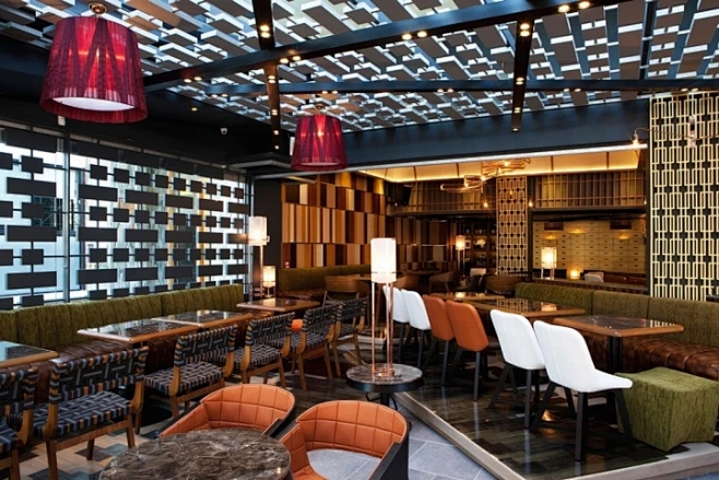 工業(yè)風(fēng)餐廳設(shè)計(jì)：重塑粗獷與時(shí)尚的味覺(jué)交響